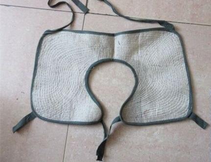 垫肩是很少见的东西,不是西服上的衬托垫,而是一种劳保工具