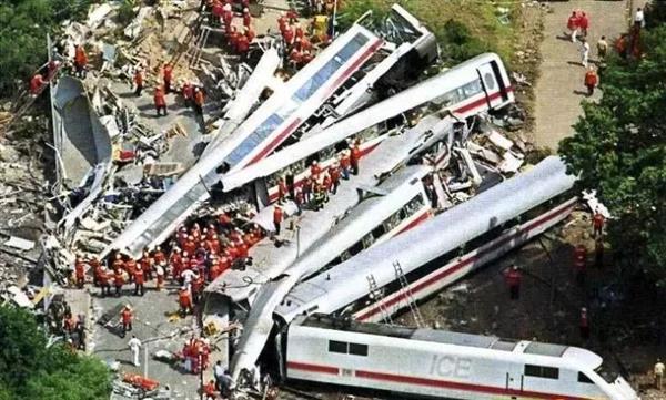 高铁为什么不用安全带?原因竟然是……